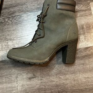 Brand new Olive Timberland boot in W size 9